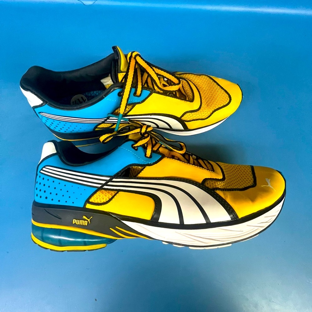 Mens puma sneakers.